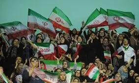 زنان به تماشای مسابقات ورزشی بیایند؟/ مخاطبان خبر فوری: بله!