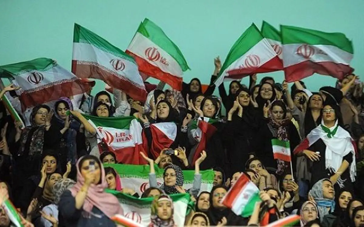 زنان به تماشای مسابقات ورزشی بیایند؟/ مخاطبان خبر فوری: بله!