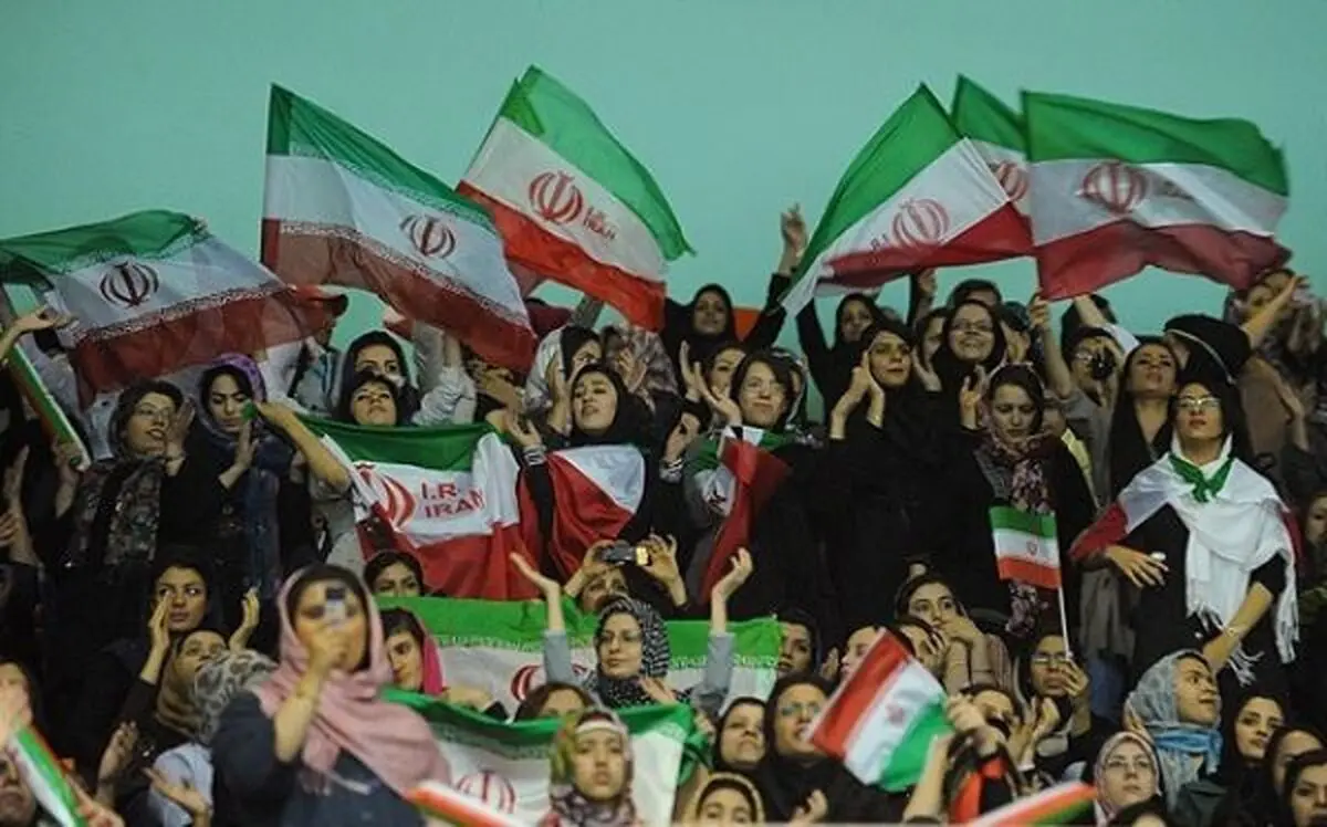 زنان به تماشای مسابقات ورزشی بیایند؟/ مخاطبان خبر فوری: بله!