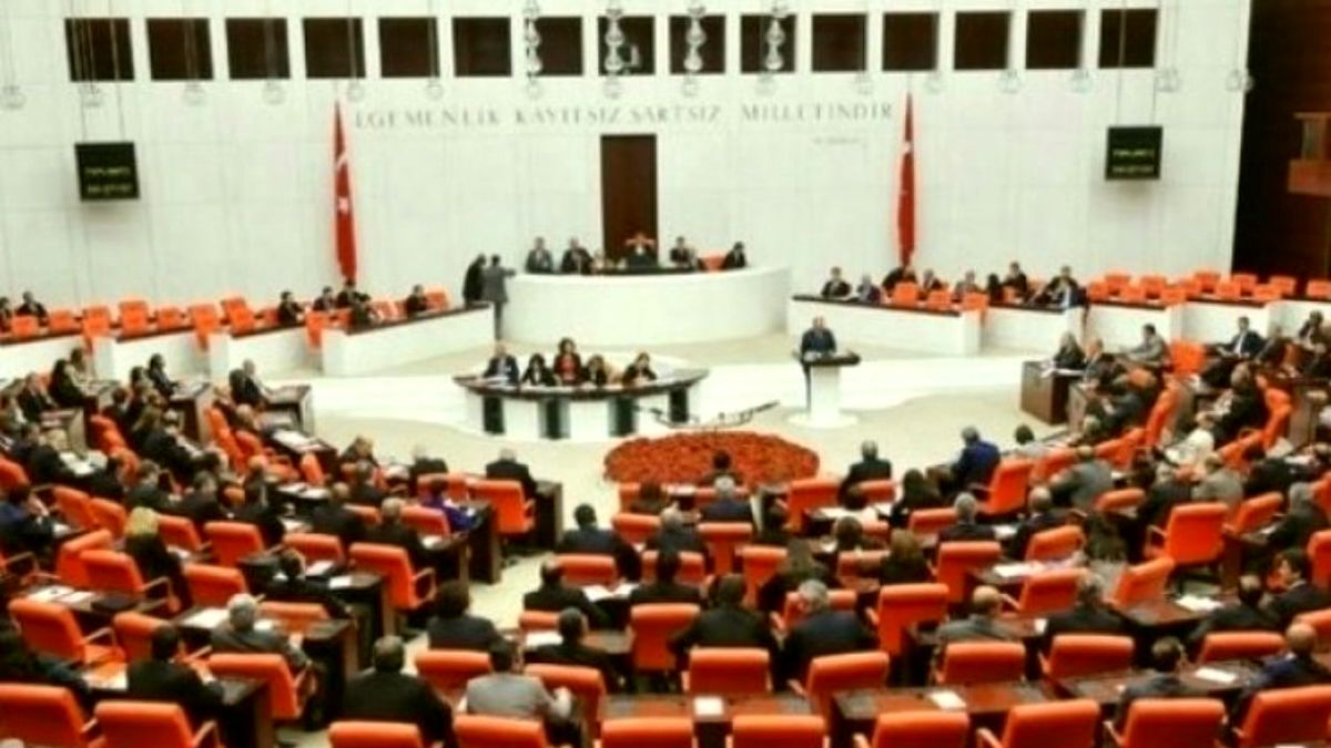 جولان کرونا در پارلمان ترکیه نمایندگان را وحشتزده کرد
