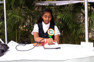 میز اتویی که دختر ۱۴ ساله هندی را برنده جایزه نوآوری ۱۱ هزار دلاری کرد