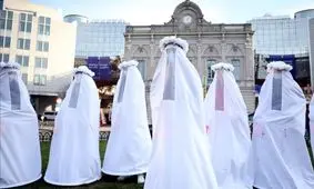 یک اعتراض متفاوت به خشونت علیه زنان/ عکس