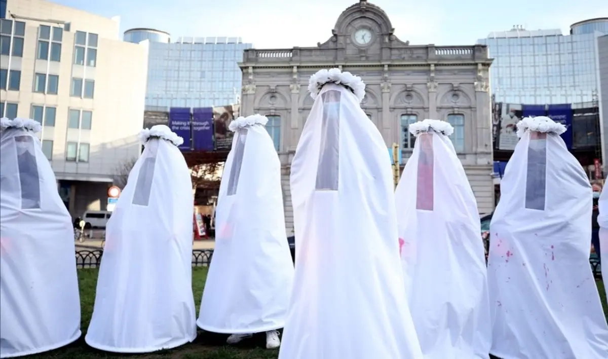 یک اعتراض متفاوت به خشونت علیه زنان/ عکس