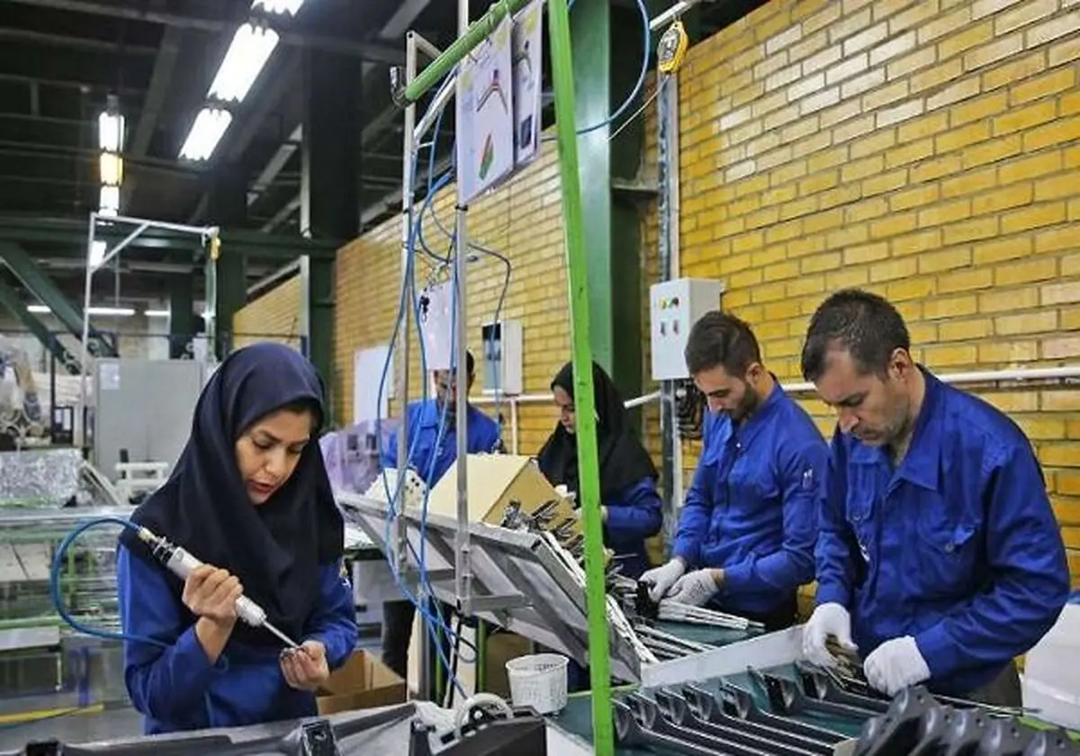 ساعت کار مردان در سال گذشته بیش از زنان بوده است