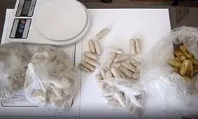 کشف یک کیلو هروئین در معده دو قاچاقچی در کاشان