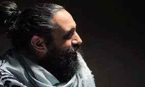 اجرای روزبه نعمت‌اللهی و نوازنده زن یونانی/ وقتی میای صدای پات...