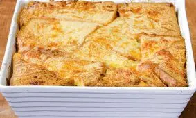 طرز تهیه کاسرول ژامبون و پنیر برای صبحانه خوشمزه