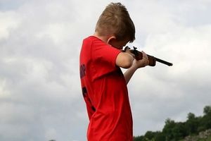 بازی با اسلحه حادثه آفرید/ مرگ کودک 10 ساله‌ی زنجانی با شلیک اسلحه شکاری