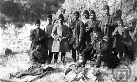 ناصرالدین‌شاه: زن‌ها جمیع ناخن‌های پلنگ را کندند!