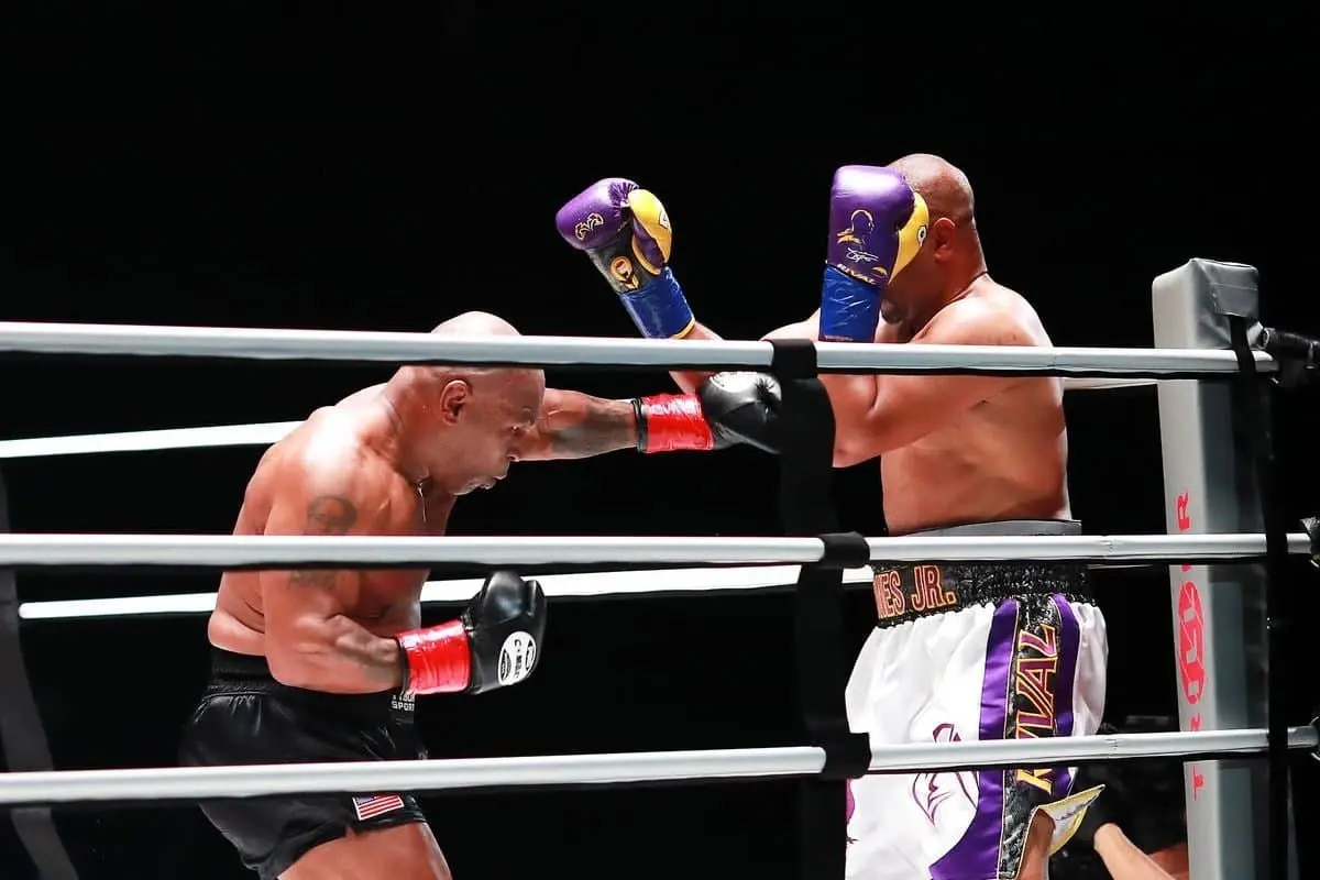 نبرد مایک تایسون و روی جونز برنده نداشت/ ویدئو