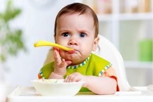 همه چیز درباره‌‌ی برنامه‌ی غذایی نوزاد در سال اول زندگی