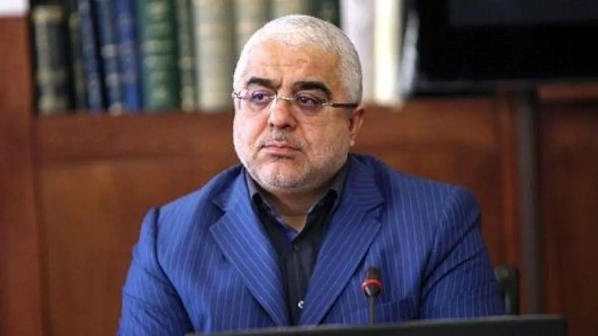 احمدی‌نژاد از یک کوپن سوخته رسانه‌ای استفاده می‌کند/ چرا با احمدی نژاد برخورد نمی‌شود؟