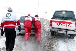 نجات ۷۳ شهروند گرفتار در برف و کولاک توسط امدادگران قزوینی