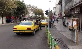 فضا‌های جداکننده راننده و مسافر در تاکسی‌های شیراز نصب شده است