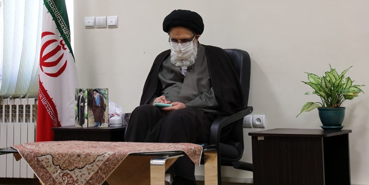 امام جمعه کرج: کسانی که دم از مذاکره با آمریکا می زنند، استقلال کشور را نشانه گرفته اند