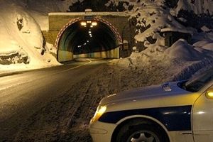 برف پاییزی رانندگان تهرانی را ملزم به استفاده از زنجیرچرخ کرد