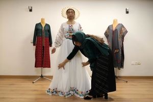 مدلینگ لباس؛ شغل جدید قربانی اسیدپاشی در ایران/ عکس