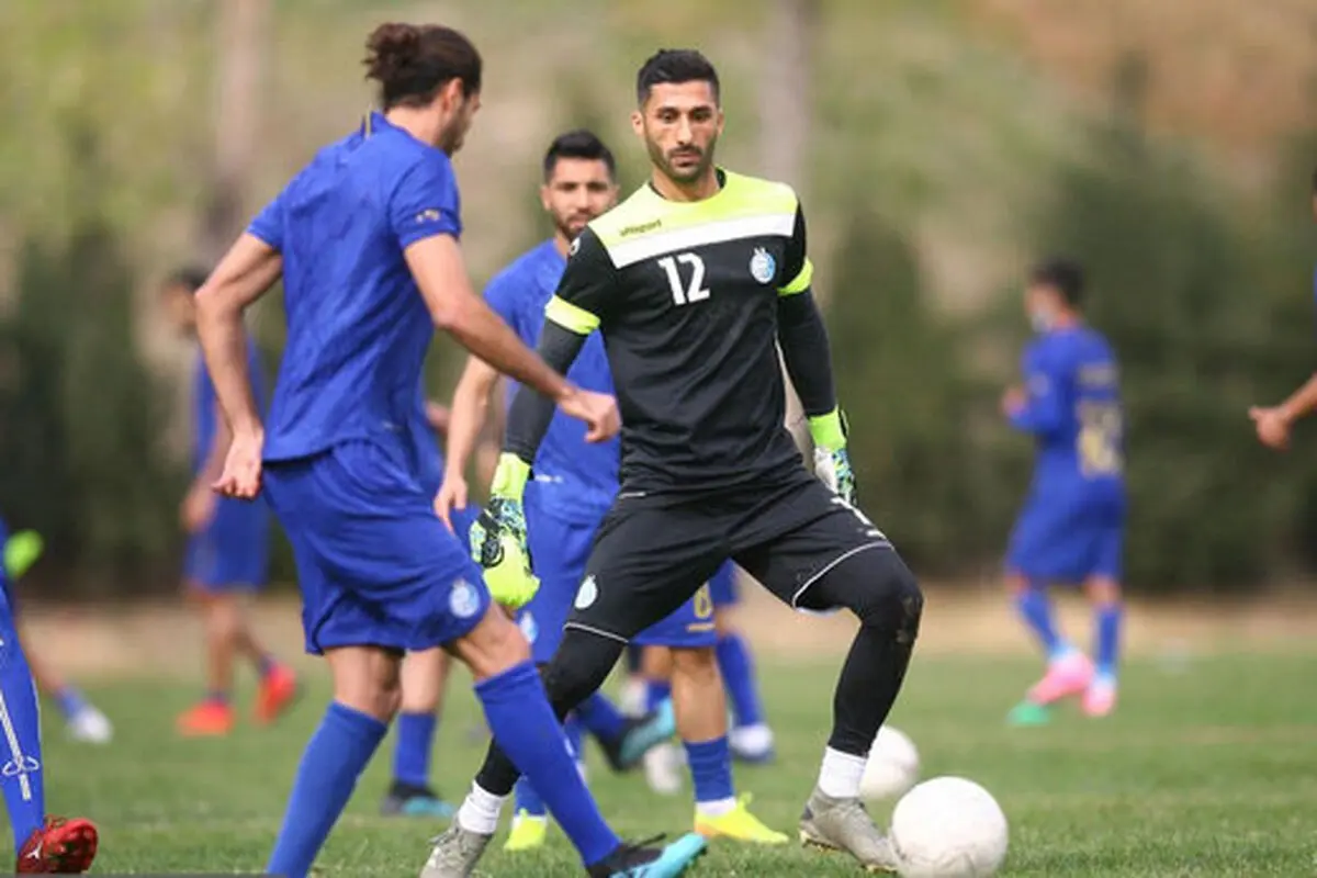رشید مظاهری حق بازی برای استقلال را ندارد