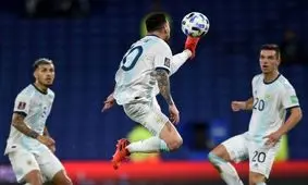 مهارت عجیب مسی در کنترل توپ!/ عکس