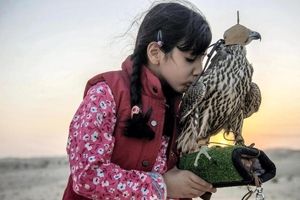 تابوشکنی در امارات؛ مادر و دختر شاهین باز!