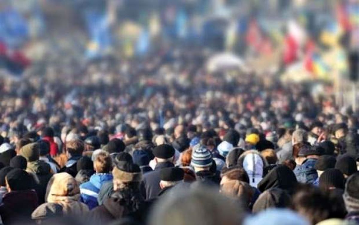 سال ۱۴۰۰ نیمی از جمعیت ایران بالای ۳۳ سال دارند!