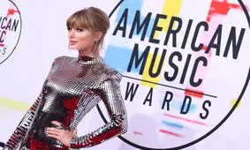 مدل لباس های برتر در American music awards 2020؛ جنیفر لوپز تا پاریس هیلتون