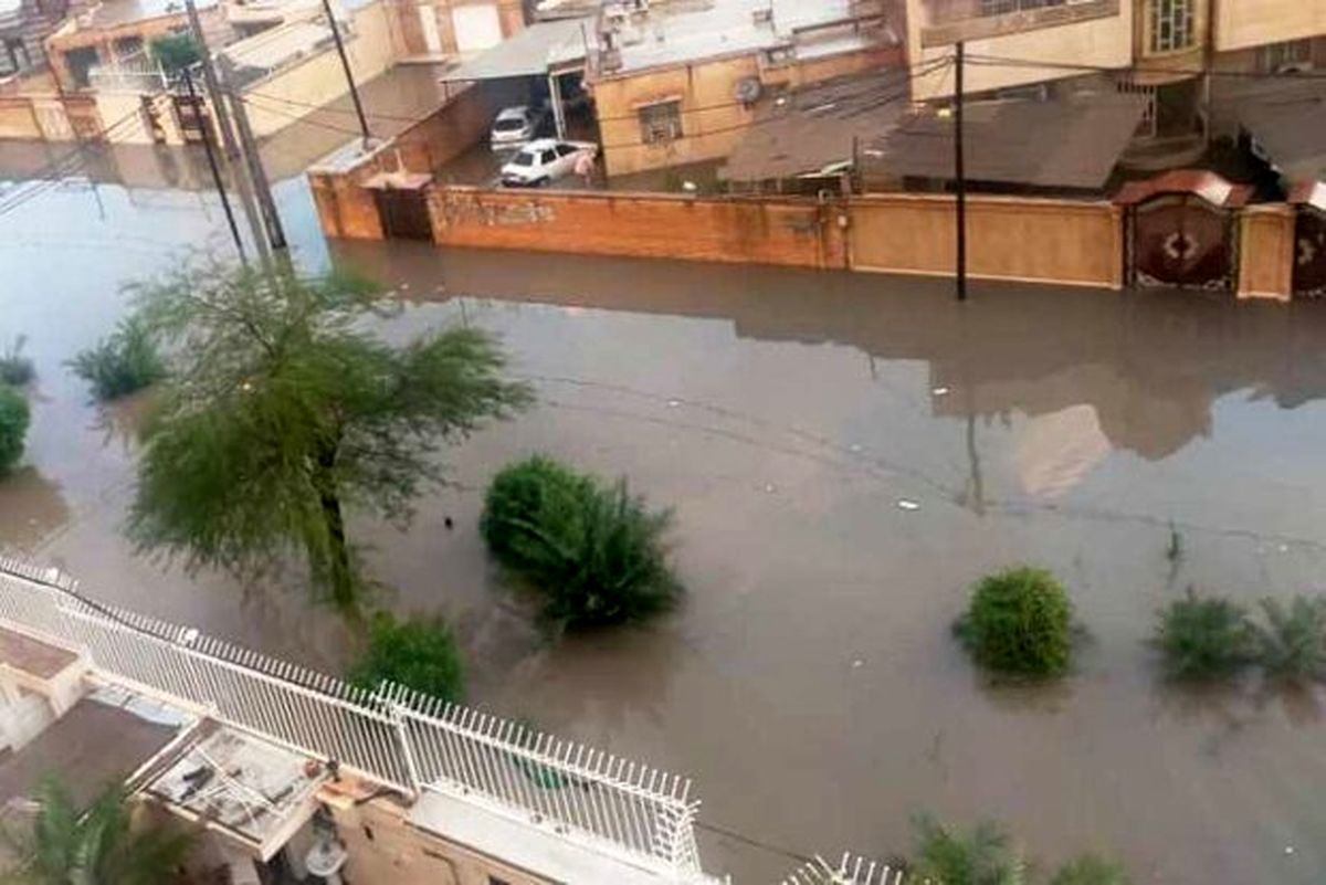 برخی مناطق اهواز همچنان آبگرفتگی دارند