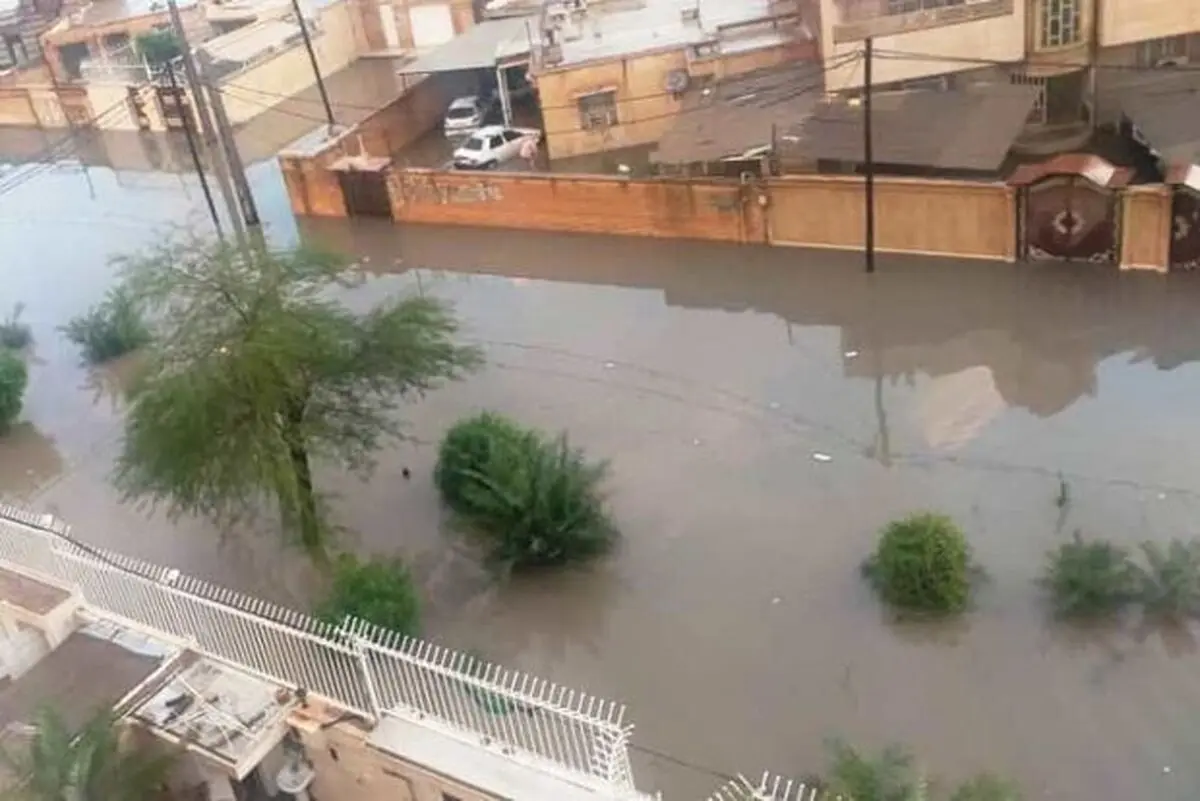 برخی مناطق اهواز همچنان آب‌گرفتگی دارند