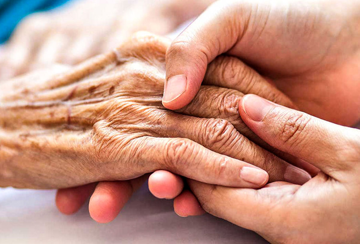 ۱۵ توصیه برای مراقبت از سالمندان در روزهای کرونایی