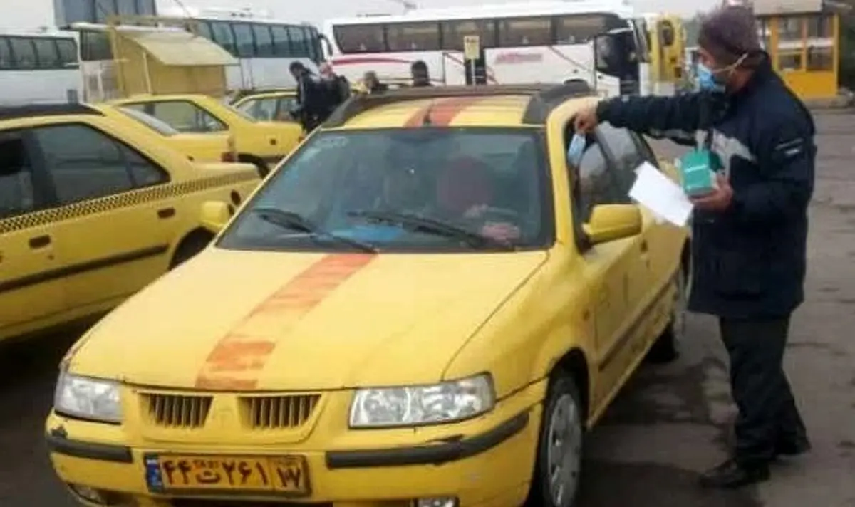 توزیع روزانه بیش از 2 هزار ماسک بین رانندگان ناوگان حمل و نقل عمومی ارومیه/ رعایت پروتکل‌های بهداشتی در ناوگان رصد می‌شود