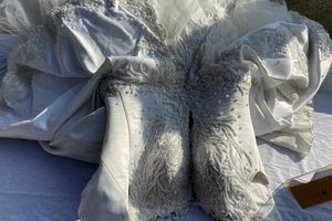 کشف لباس عروس شیشه ای در تهران