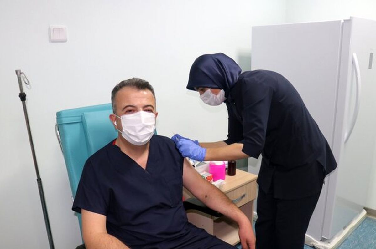 با "همهگیری اخبار جعلی" درباره واکسن کرونا مبارزه کنید