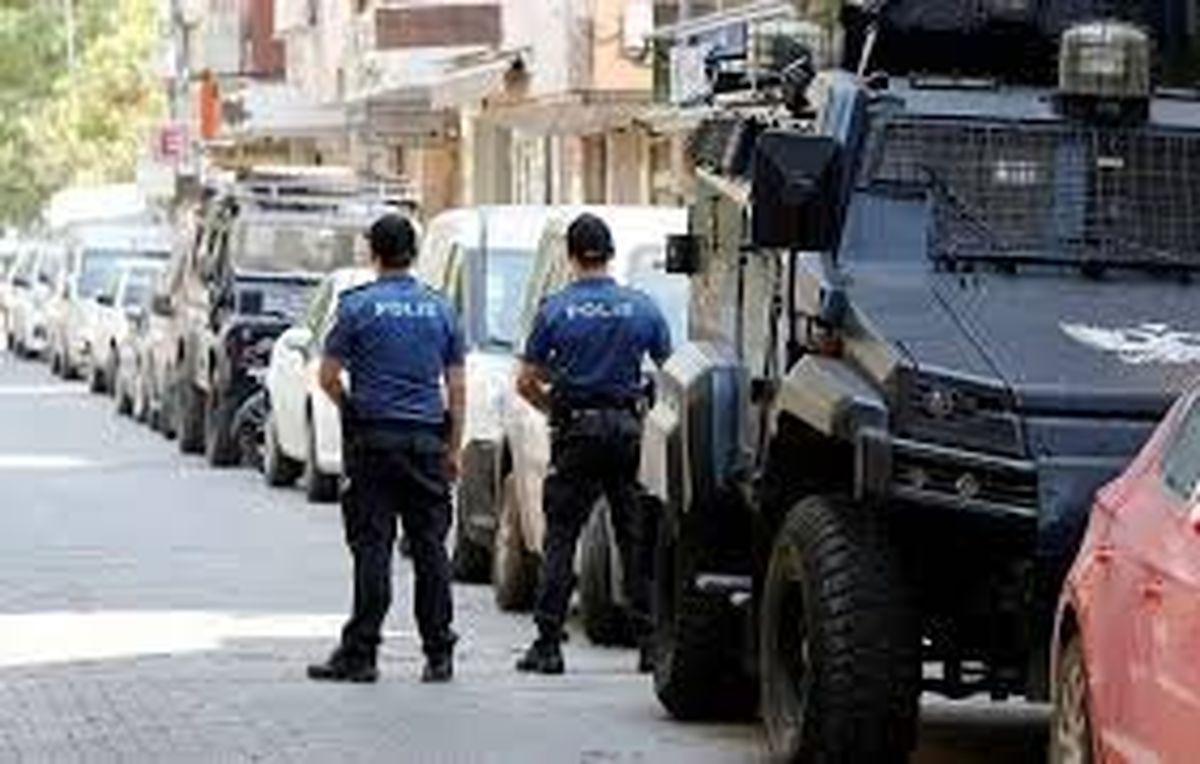 دستور بازداشت ۸۲ پرسنل نظامی در ترکیه به ظن ارتباط با فتح‌الله گولن
