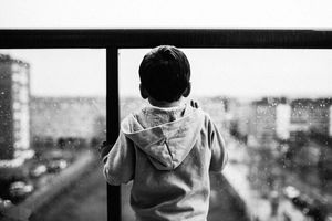 به سوالات کودکان درباره «خودکشی» چگونه پاسخ دهیم؟