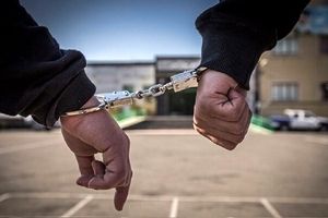 دستگیری دو سارق قاپ زن با سابقه ۴۰ فقره سرقت موبایل