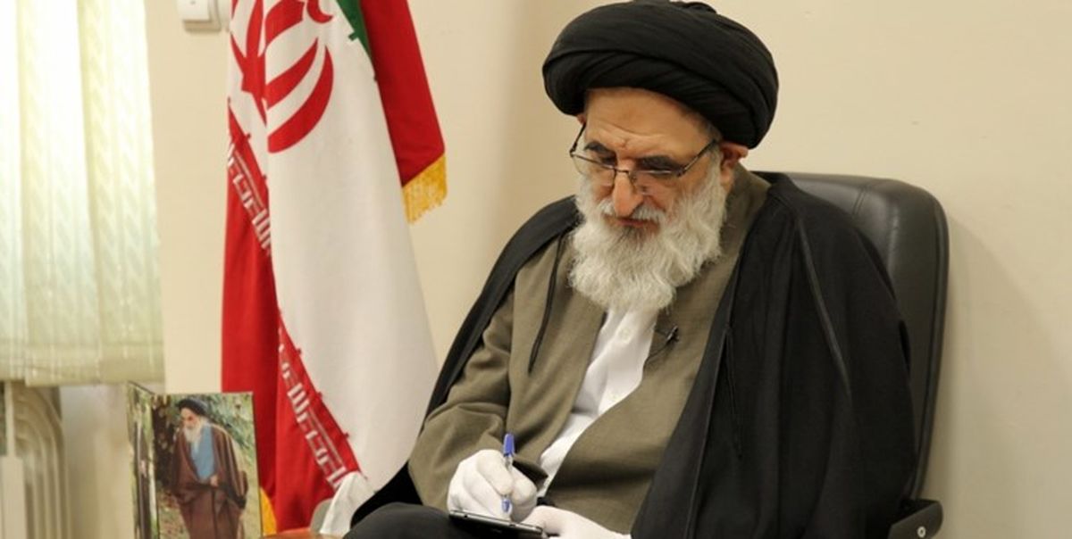 واکنش تند امام جمعه کرج به مذاکره با آمریکا/ چرا عدهای بدبخت در داخل کشور با پز روشنفکری در زمین بیگانه بازی میکنند؟
