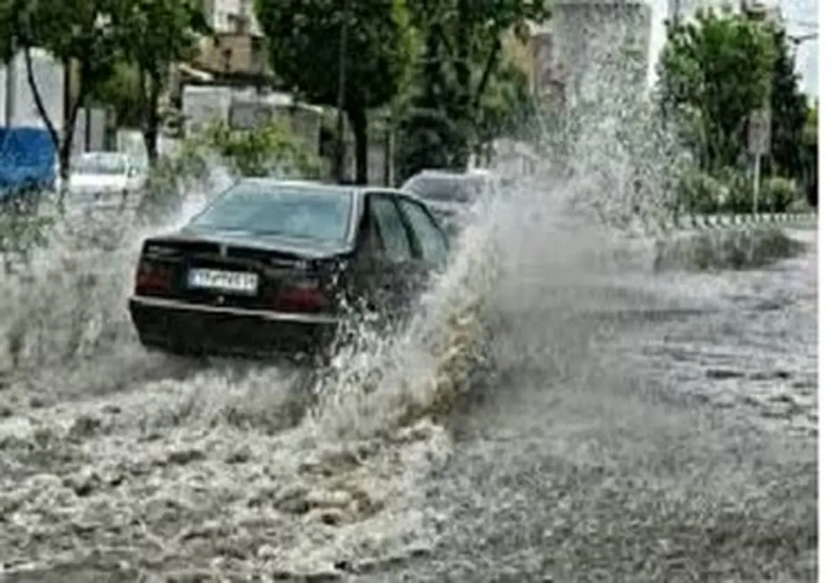 تعطیلی ادارات هندیجان در پی آبگرفتگی معابر