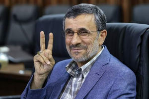 احمدی‌نژاد حق کاندیدا شدن دارد / سیاست را باید به سیاسیون سپرد، نه نظامیان!