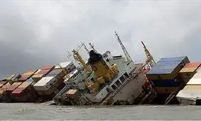 لحظه غرق شدن کشتی ایرانی در خور عبدالله بندر ام‌قصر/ ویدئو