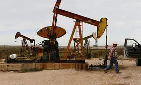 طلای سیاه همچنان زیر ۵۰ دلار داد و ستد می‌شود