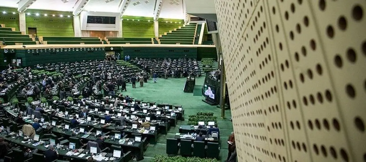 مردم می‌پرسند چرا برخی جناح‌های سیاسی در تلاش برای دیوار کشیدن دور کشور هستند؟