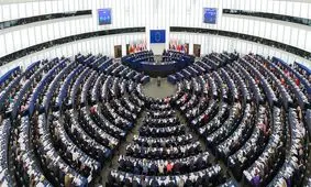 نمایندگان معترض مجلس میز و صندلی‌های پارلمان را شکستند/ ویدئو