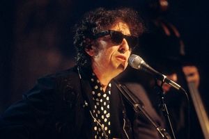 کمپانی یونیورسال، بزرگ‌ترین قرارداد موسیقایی تاریخش را، با باب دیلن بست