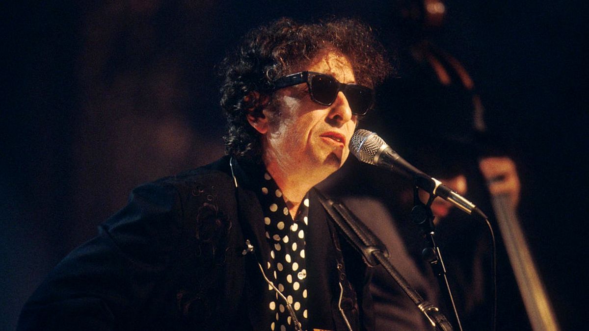 کمپانی یونیورسال، بزرگ‌ترین قرارداد موسیقایی تاریخش را، با باب دیلن بست