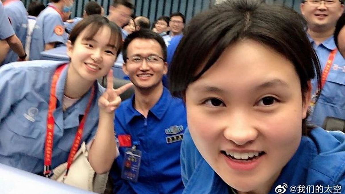 زن جوان ۲۴ ساله در مرکز فضایی پکن، ستاره تازه شبکه‌های اجتماعی در چین 