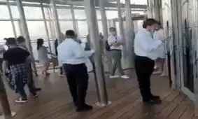 پای صهیونیست ها به امارات باز شد / ادای فرایض دینی اسرائیلی‌ها در برج خلیفه! / ویدئو