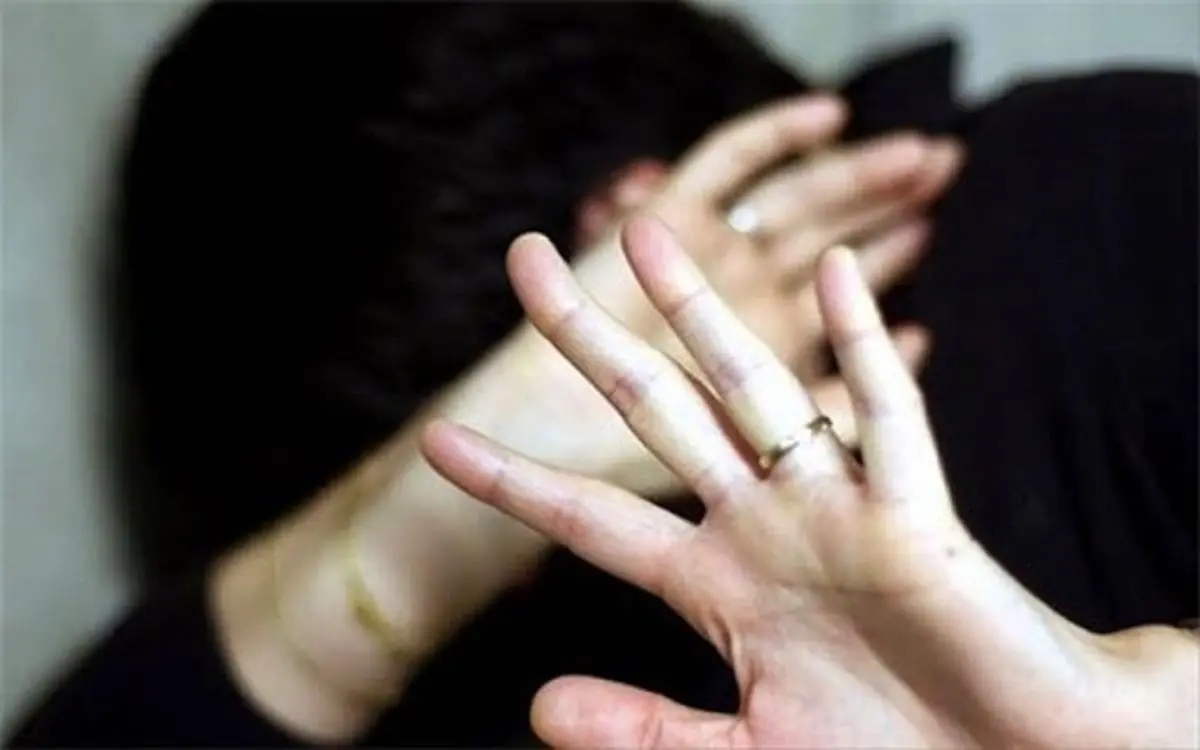 تجاوز به پلیس زن توسط آقای رییس/ تصویر