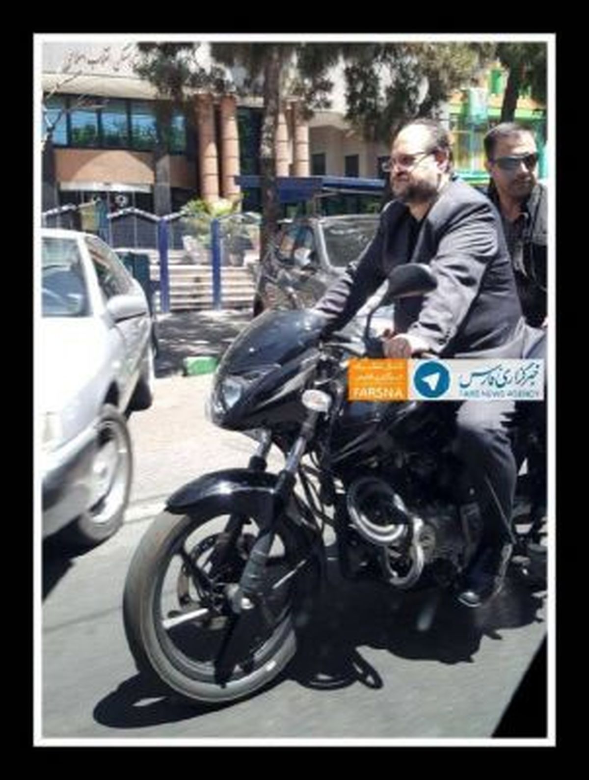 موتورسواری معاون روحانی در روز قدس + عکس
