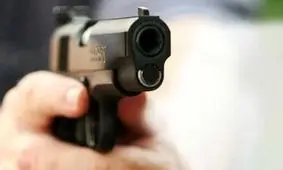 شلیک سارق مسلح به دو فروشنده جواهرفروشی/ ویدئو