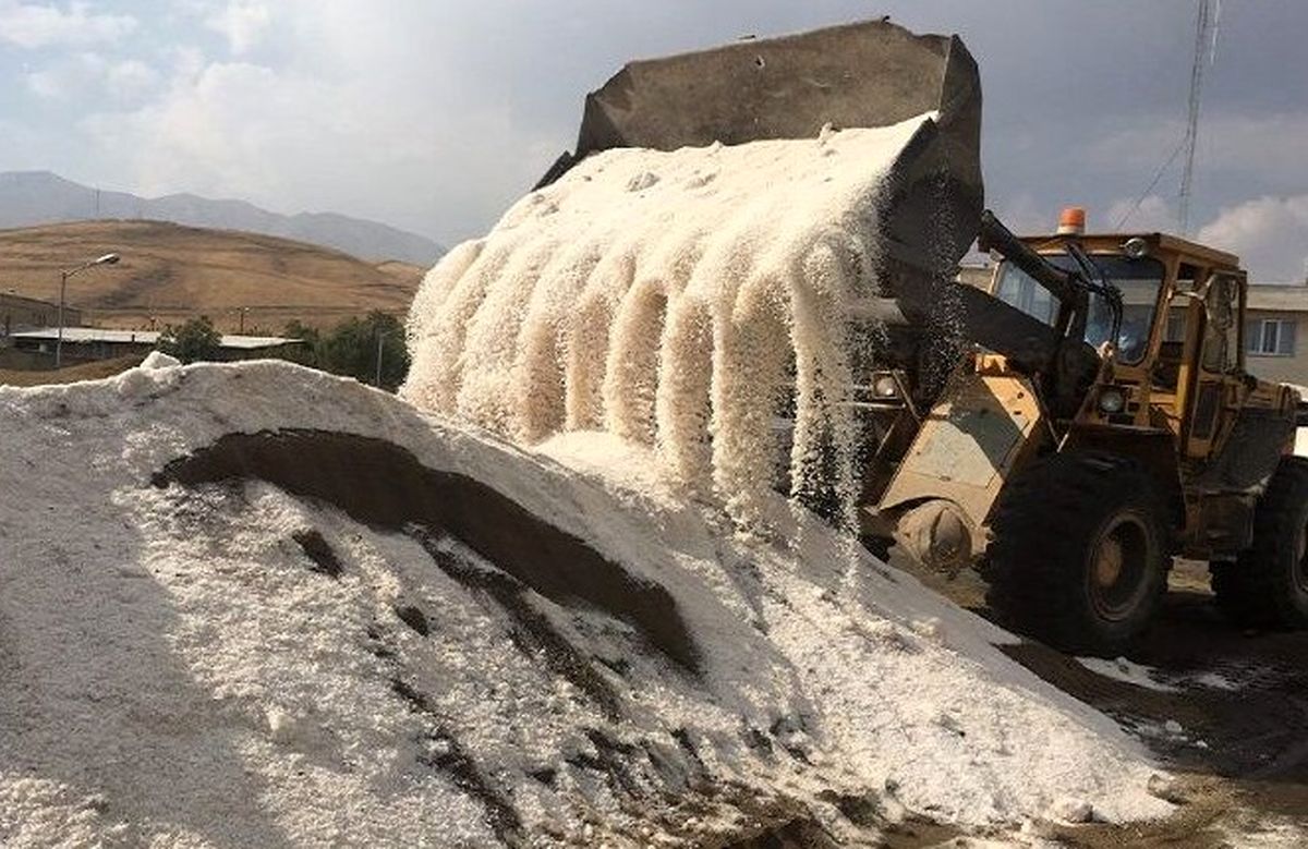 ۲ هزار و ۲۰۰ تن ماسه و نمک در ۱۷ راهدارخانه ایلام ذخیره شد